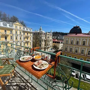 Balconies Above Colonnade Apartment Mariánské Lázně