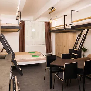  Appartamento Flying Bed Close To Castle And Airport
