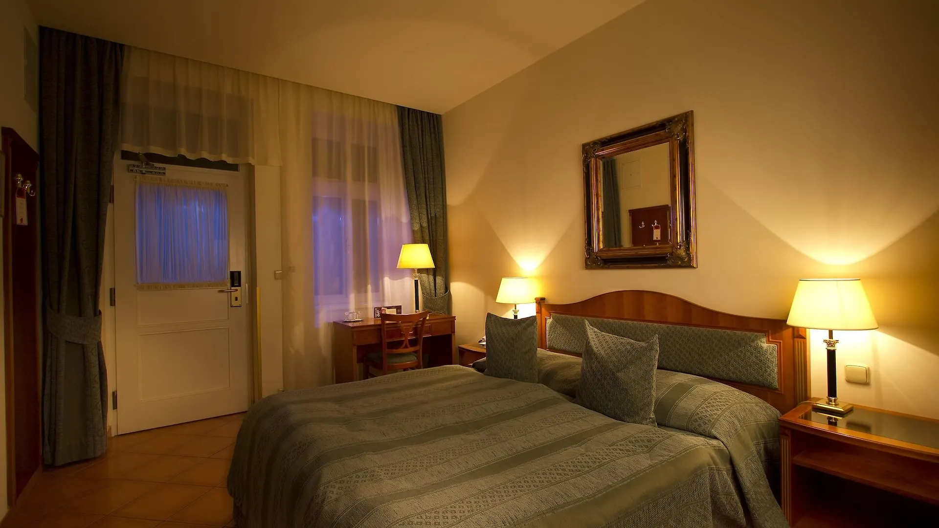 Hotel Ariston Prague 4*,